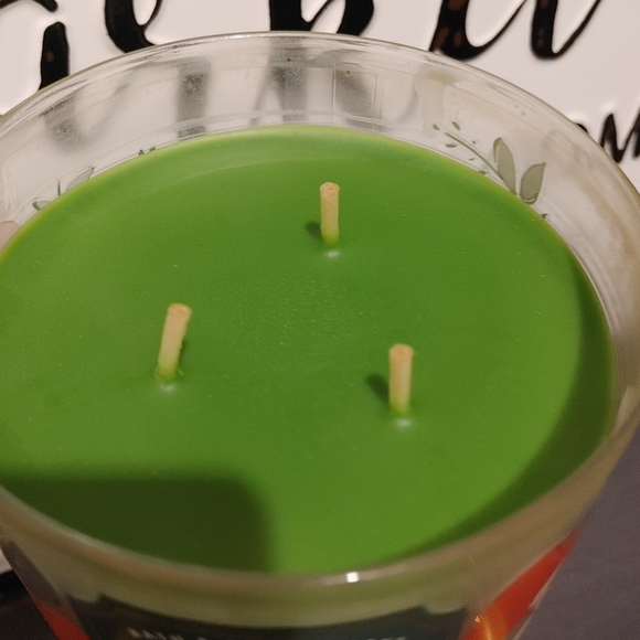 BATH & BODY WORKS DUTCH APPLE WAFFLE 3 WICK CANDLE - Picture 3 of 3